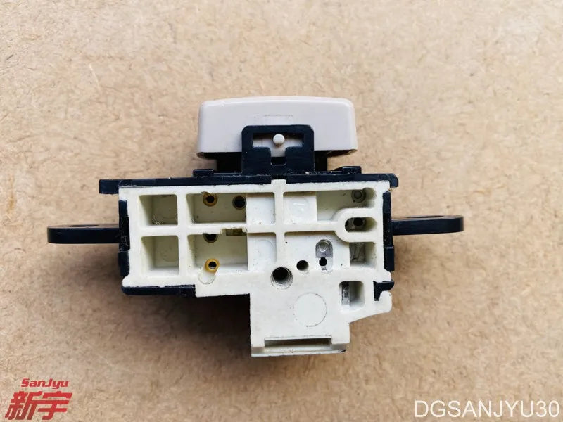 PAJERO3 V70V60W SUNROOF SWITCH BEIGE USED