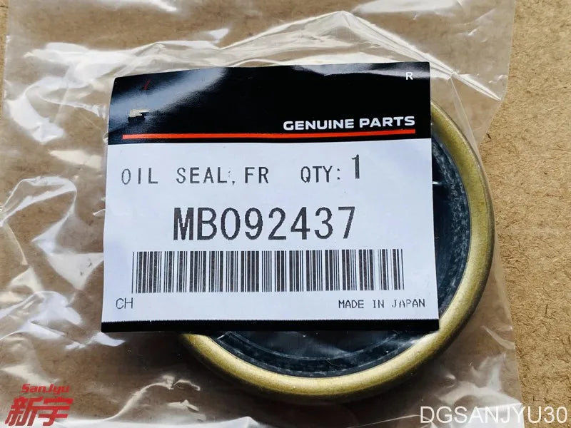 PAJERO V10V30L047 L200L300L400 OIL SEAL,RR AXLE SHAFT,OTR MB092437