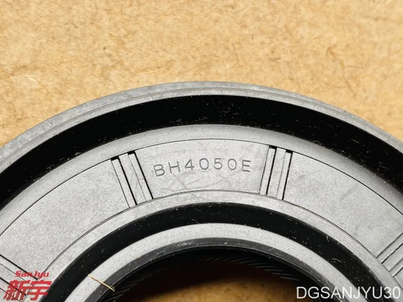 Rear differential oil seal 90311-47015 BH4050E