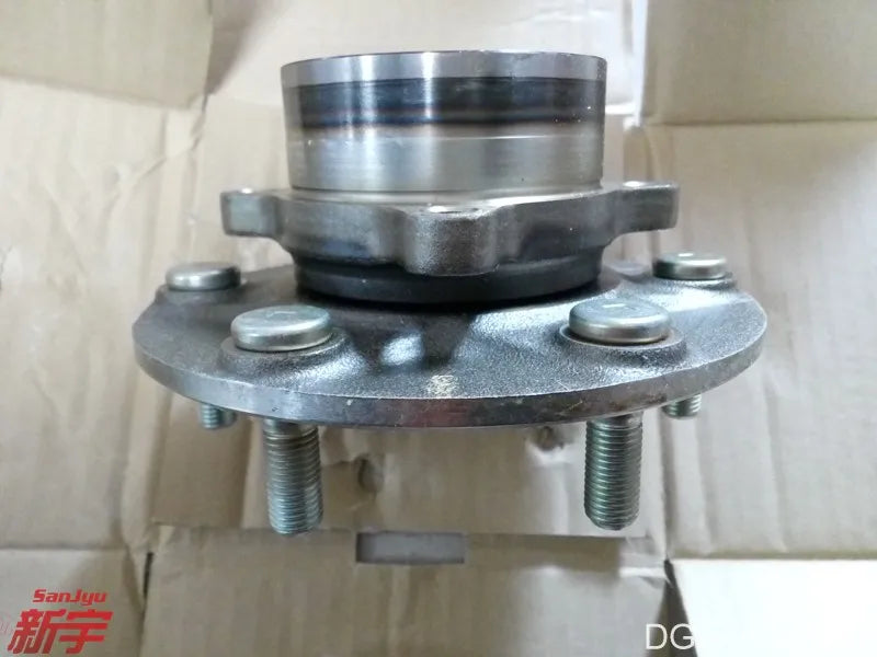 PAJERO V70V90V80V60 HUB ASSY,REAR WHEEL 3780A007 3780A011 MR418068