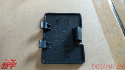PAJERO4 V80V90W LID,TAILGATE Spare wheel carrier screw cover MN151907XB