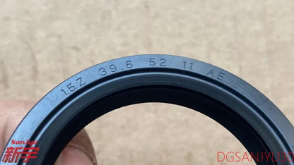 PAJERO V70V60V90V80W OIL SEAL,T/F FRONT OUTPUT SHAFT MD731708 Original 15Z 39.6 52 11 AE