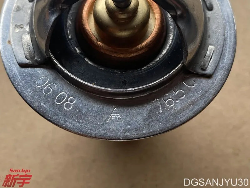 PAJERO V26V36V46V76V66V86V96 L200 K57K77 4M40 ENGINE THERMOSTAT ME200262 ME191593 76.5°C  71.5*55.5mm