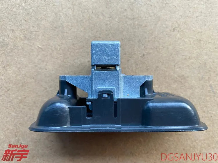 PAJERO3 V70V60 LOCK,GLOVEBOX LID UPPER MR402499 GENUINE
