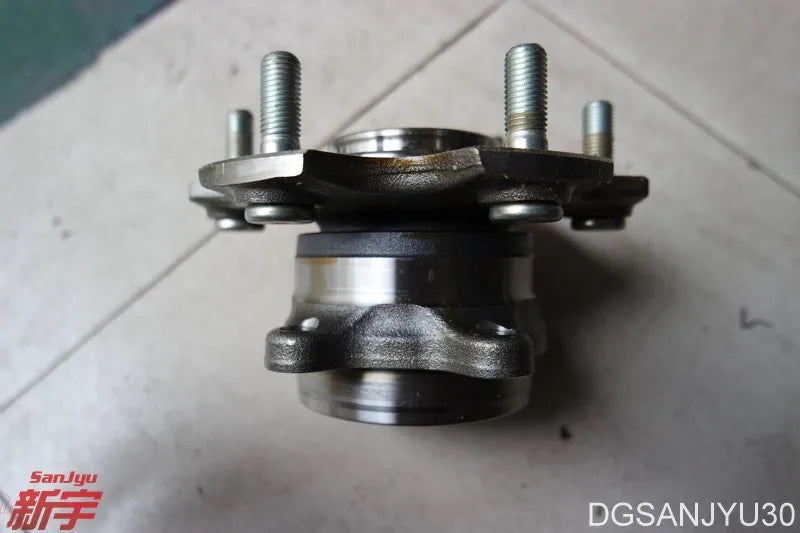 PAJERO V70V90V80V60 HUB ASSY,REAR WHEEL 3780A007 3780A011 MR418068