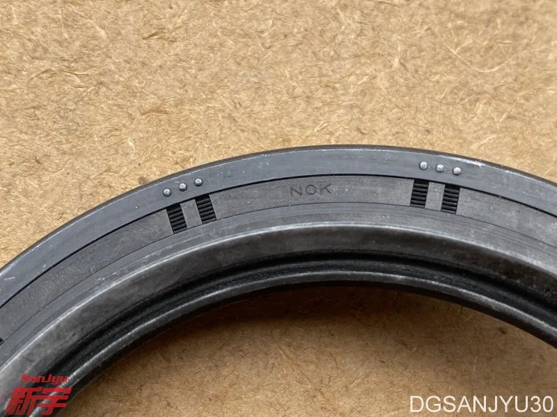 PAJERO4 V97W V98W OIL SEAL,FRONT WHEEL HUB 3885A008 GENUINE