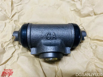 PAJERO V10V30 L200 K86W CYLINDER ASSY,RR BRAKE,LEFT SIDE W/O BLEEDER 15/16" MB500738