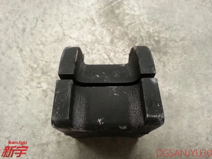 PAJERO3 4 V70V60V80V90W BUSHING, REAR SUSP STABILIZER  MR418547 φ=24