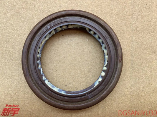 PAJERO V31V32V33V43V45 IO H65H77H66 L400 OIL SEAL,A/T OIL PUMP BODY MR581104(MD951338)