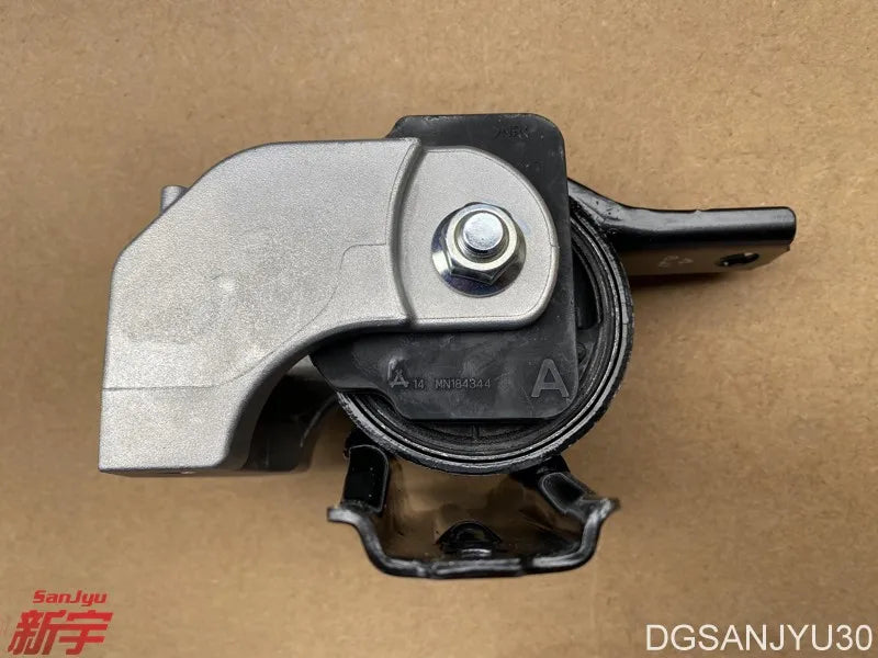 OUTLANDER2 CW6W 6B31 3.0V6 BRACKET,ENG FR MOUNTING engine mount glue RH MN184296 GENUINE