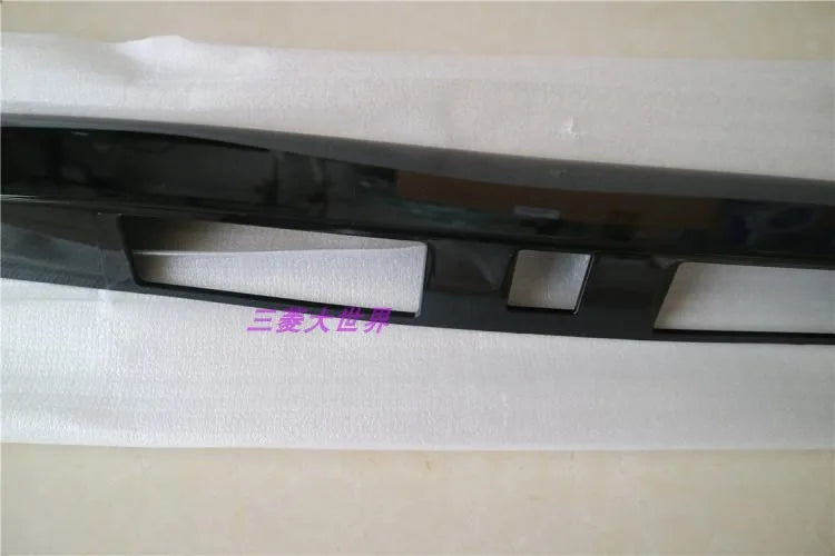 PAJERO V80V90W GARNISH,BACK DOOR LICENSE PLATE,UPR 6430A275XA 6430A274XA 2018-2020