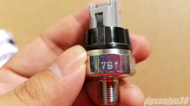 PAJERO V97V87 OUTLANDER2 CW6W 6B31 SWITCH,ENG OIL PRESSURE MN137360