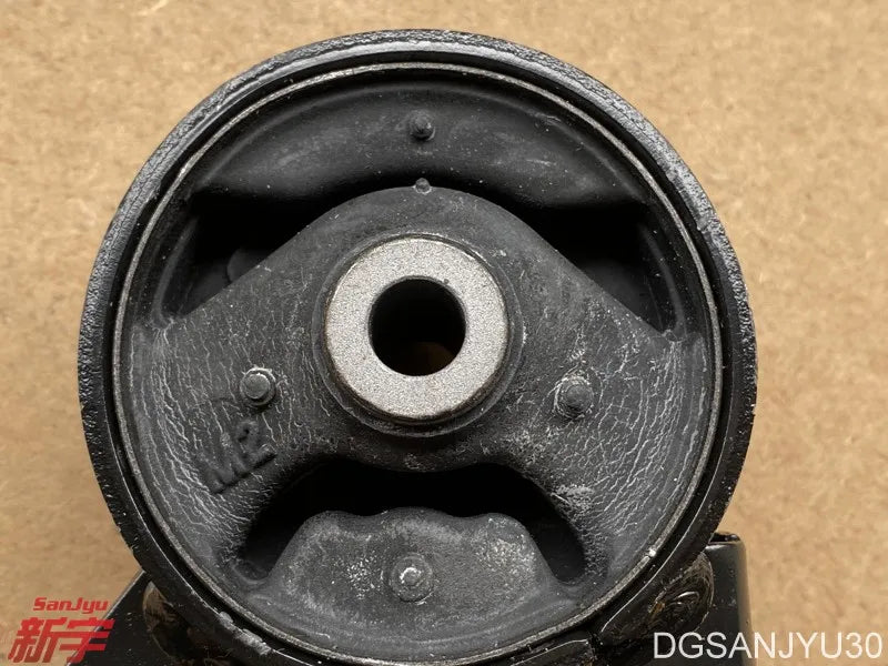 OUTLANDER2 CW6W CW8W 6AT BRACKET,ENG REAR ROLL STOPPER engine mount glue REAR MN184094 GENUINE
