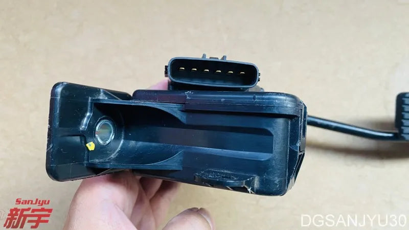 PAJERO4 V90V80W PEDAL,ACCEL 1600A013 USED