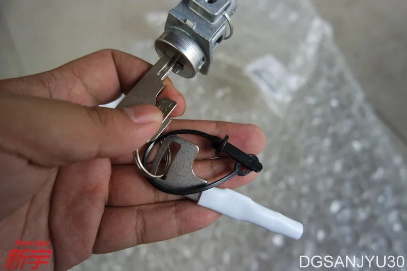 Outlander3 GF0W CYLINDER,FR DOOR LOCK,LH left front door lock core (with two small keys) locks domestic original  6369A158