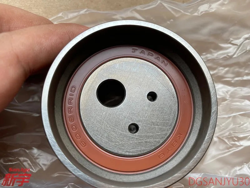 PAJERO V73V93V7577V97 6G72 6G74 6G75 PULLEY,TIMING BELT TENSIONER MD140071 GENUINE