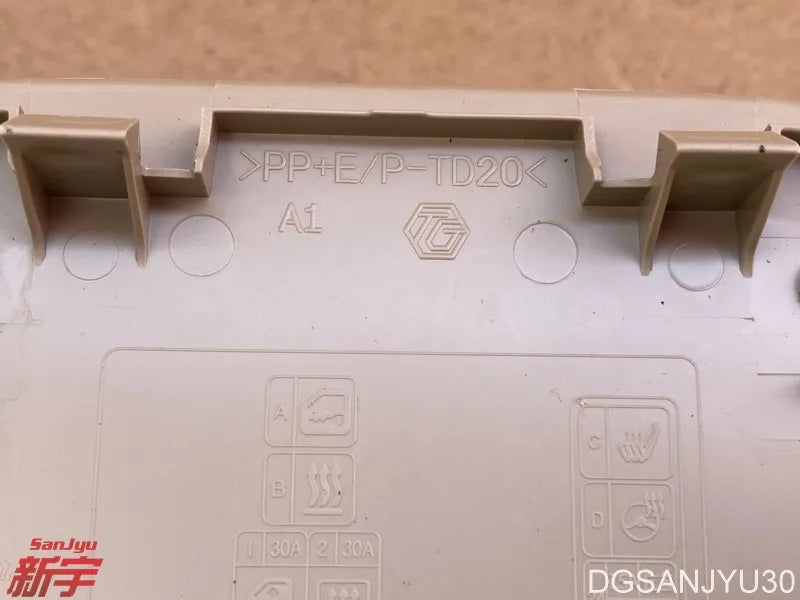 Outlander3 LID,INSTRUMENT PANEL FUSE BOX 2013-2021 8002C473YA  BEIGE