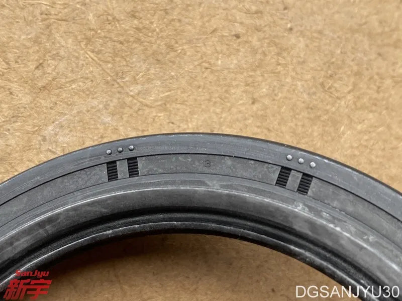 PAJERO4 V97W V98W OIL SEAL,FRONT WHEEL HUB 3885A008 GENUINE