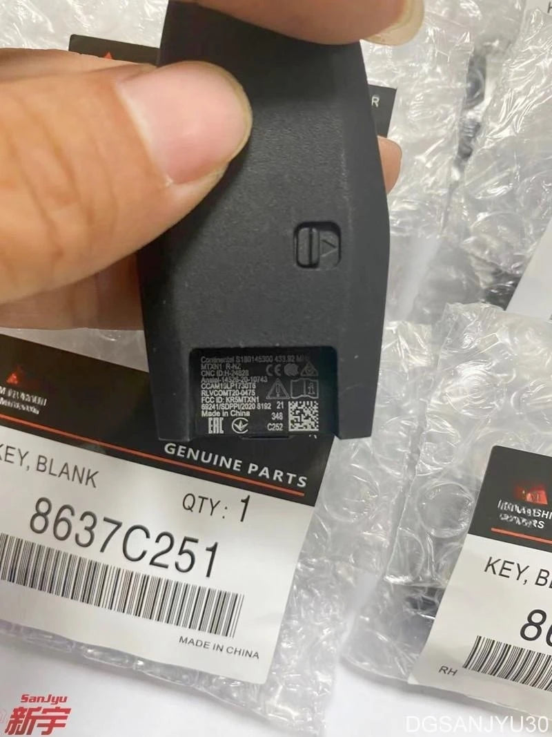 OUTLANDER4 GM0W KEY,KEYLESS OPERATION BLANK 2SWITCH 8637C251 Opening and closing the door remote control