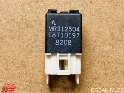 PAJERO V70V90 IO H77W RELAY,ENG CONTROL  RELAY,ENG CONTROL MR312504 genuien