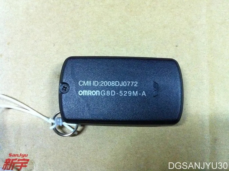 PAJERO3 V70V60W TRANSMITTER,KEYLESS ENTRY MN141439 GENUINE