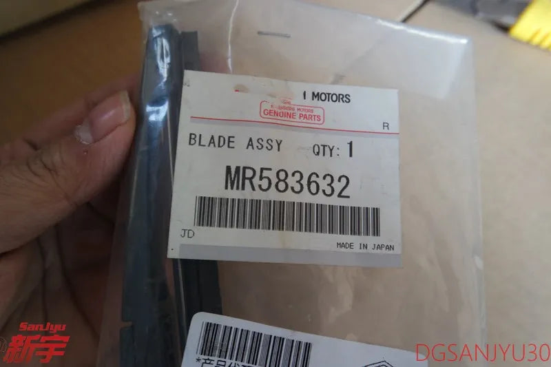 PajeroV93V97 BLADE ASSY,REAR WINDOW WIPER wiper blades 350mm MR583632 GENUINE LONG TYPE