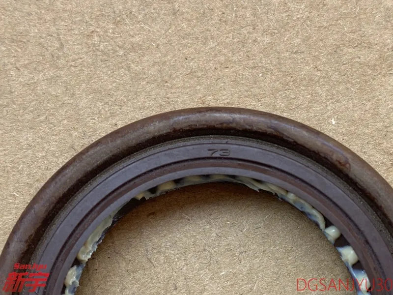PAJERO V31V32V33V43V45 IO H65H77H66 L400 OIL SEAL,A/T OIL PUMP BODY MR581104(MD951338)