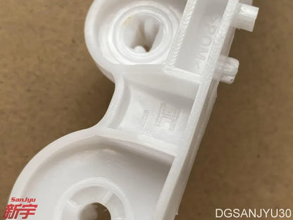 Outlander2 2010-2012 BRACKET,FR BUMPER SIDE side of front bumper plastic stent. 6400C455 6400C456 CHINA