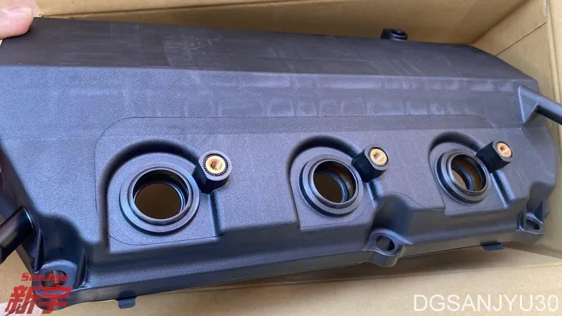 Outlander2 CW6W 3.0V6 6B31 2007-2009 COVER ASSY,ROCKER,RH 1035A702