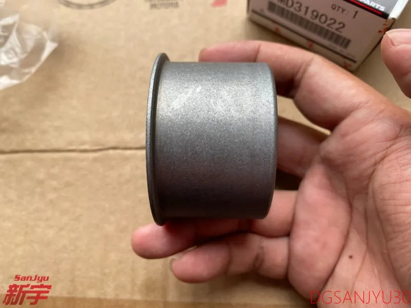 PAJERO V73V93V7577V97 6G72 6G74 6G75 PULLEY,TIMING BELT IDLER MD319022 GENUINE