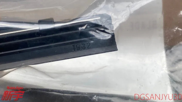 PAJERO4 V90W V80W BLADE ASSY,WINDSHIELD WIPER 8250A204 500mm 8250A203 550mm