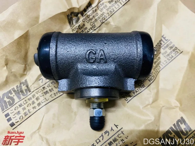 PAJERO V10V30 L200 K86W CYLINDER ASSY,RR BRAKE,RIGHT SIDE W BLEEDER 15/16" MB500739