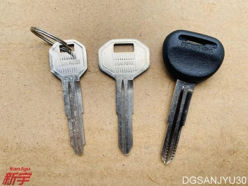 PAJERO V30W V20W KEY3 Straight iron key 3pcs