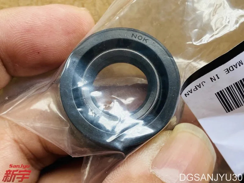 PAJERO3.4 V70V60V80V90 OIL SEAL,FREEWHEEL CLUTCH ACTUATOR ROD MR377487