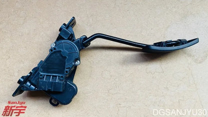 PAJERO4 V90V80W PEDAL,ACCEL 1600A013 USED