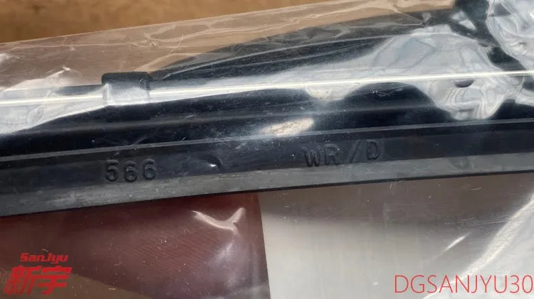 PAJERO4 V90W V80W BLADE ASSY,WINDSHIELD WIPER 8250A204 500mm 8250A203 550mm