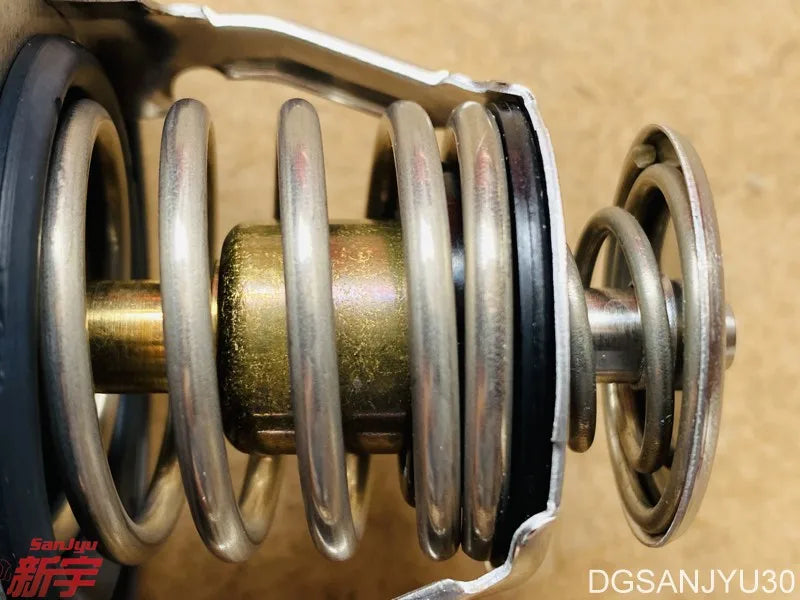 OUTLANDER2 CW6W PAJEROSPORT KH6W KR5W KS5W 6B31 3.0  THERMOSTAT KIT 82°C MD194988 GENUINE