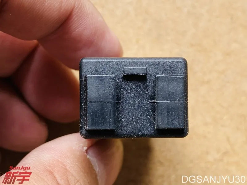 PAJERO V70V90 IO H77W RELAY,ENG CONTROL  RELAY,ENG CONTROL MR312504 genuien