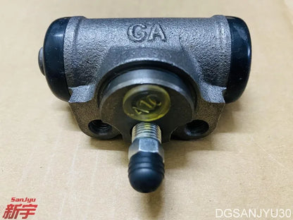 PAJERO V10V30 L200 K86W CYLINDER ASSY,RR BRAKE,RIGHT SIDE W BLEEDER 15/16" MB500739