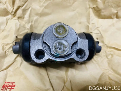PAJERO V10V30 L200 K86W CYLINDER ASSY,RR BRAKE,LEFT SIDE W/O BLEEDER 15/16" MB500738