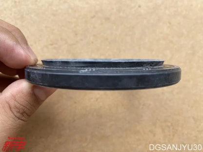 PAJERO4 V97W V98W OIL SEAL,FRONT WHEEL HUB 3885A008 GENUINE