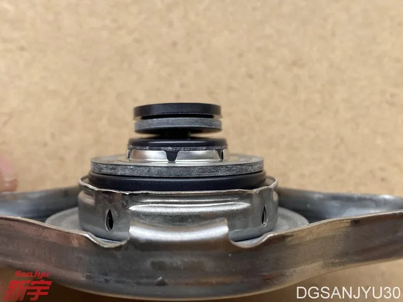 PAJERO IO H77W CAP,RADIATOR MR481216 GENUINE water tank imported Feiteng IO water tank cap water tank cap