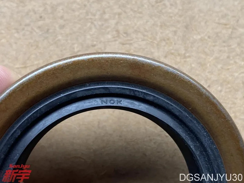 PajeroV30V40V60V70V80V90 IO H77 L200 OIL SEAL,FRONT DIFF DRIVE PINION MB160578