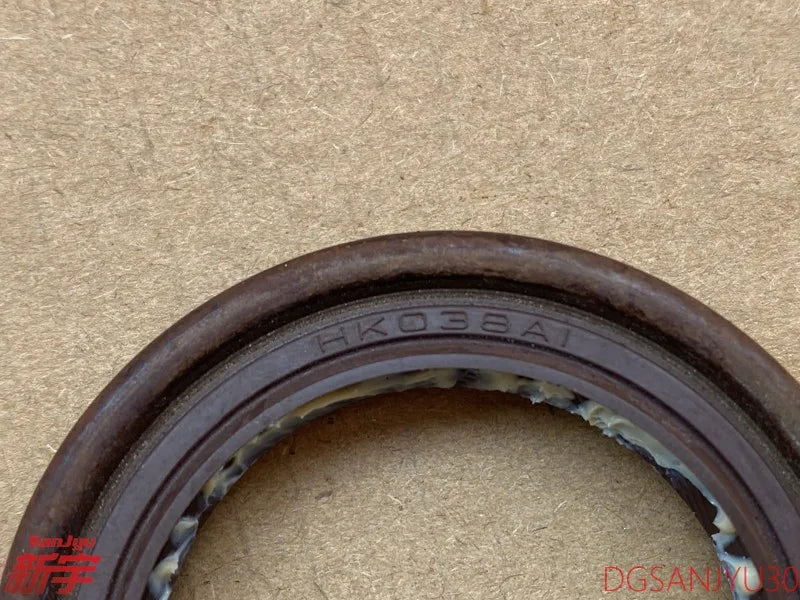 PAJERO V31V32V33V43V45 IO H65H77H66 L400 OIL SEAL,A/T OIL PUMP BODY MR581104(MD951338)