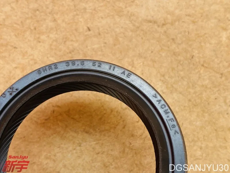 PAJERO V70V60V90V80W OIL SEAL,T/F FRONT OUTPUT SHAFT 3231A038 Original SHR2 39.6 52 11 AE