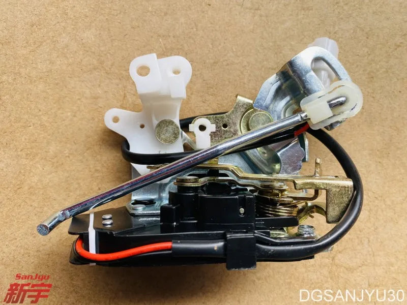 PAJERO2 V10V20V30V40W LATCH,TAILGATE LATCH,BACK DOOR MB669381