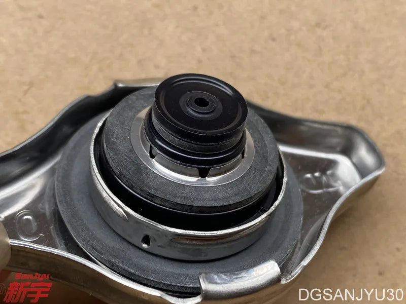 PAJERO IO H77W CAP,RADIATOR MR481216 GENUINE water tank imported Feiteng IO water tank cap water tank cap