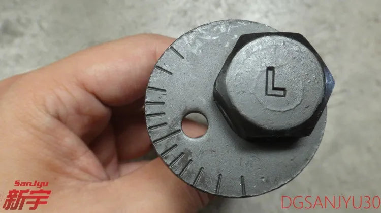 PAJERO3 V70V60W BOLT,SUSP LOWER ARM MR418674