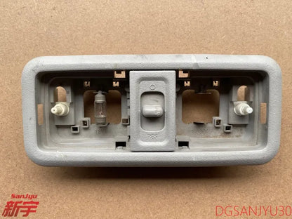GRANDIS PAJERO4 V90V80W LAMP ASSY,ROOM,FRONT USED MR962020HA
