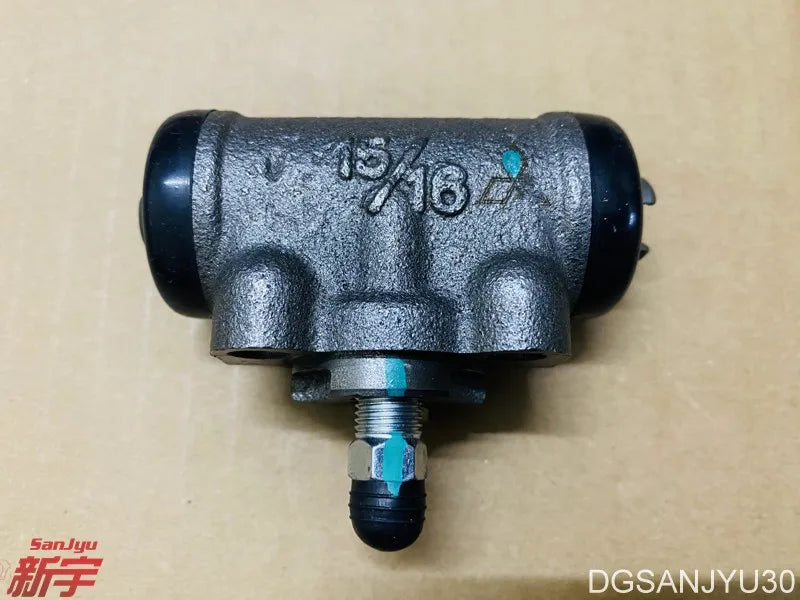 PAJERO V10V30 L200 K86W CYLINDER ASSY,RR BRAKE,RIGHT SIDE W BLEEDER 15/16" MB500739